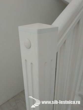 Белая лестница в интерьере дома!