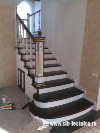 Многоуровневая лестница в частном доме