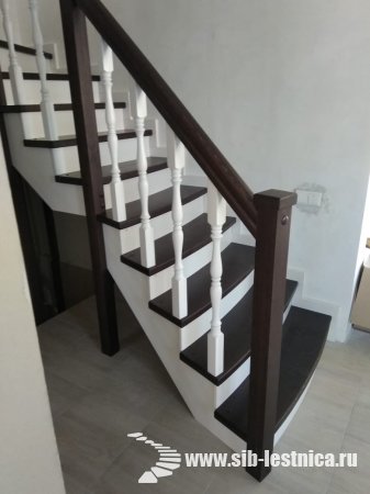 Деревянная лестница из массива березы