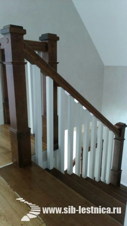 Уютная деревянная лестница из массива березы