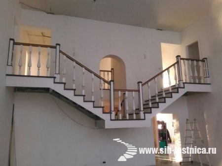 Многоуровневая лестница в частном доме